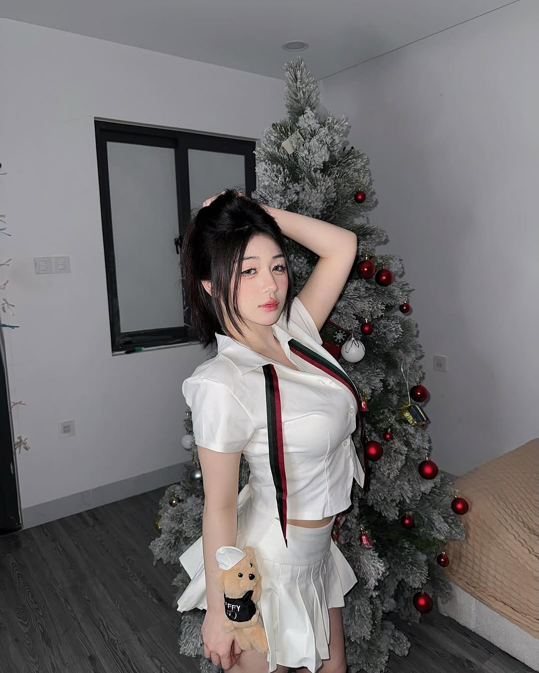 Trần Hà Linh review nước hoa - Trần Hà Linh review nước hoa theo tinh thần nhẹ và sạch