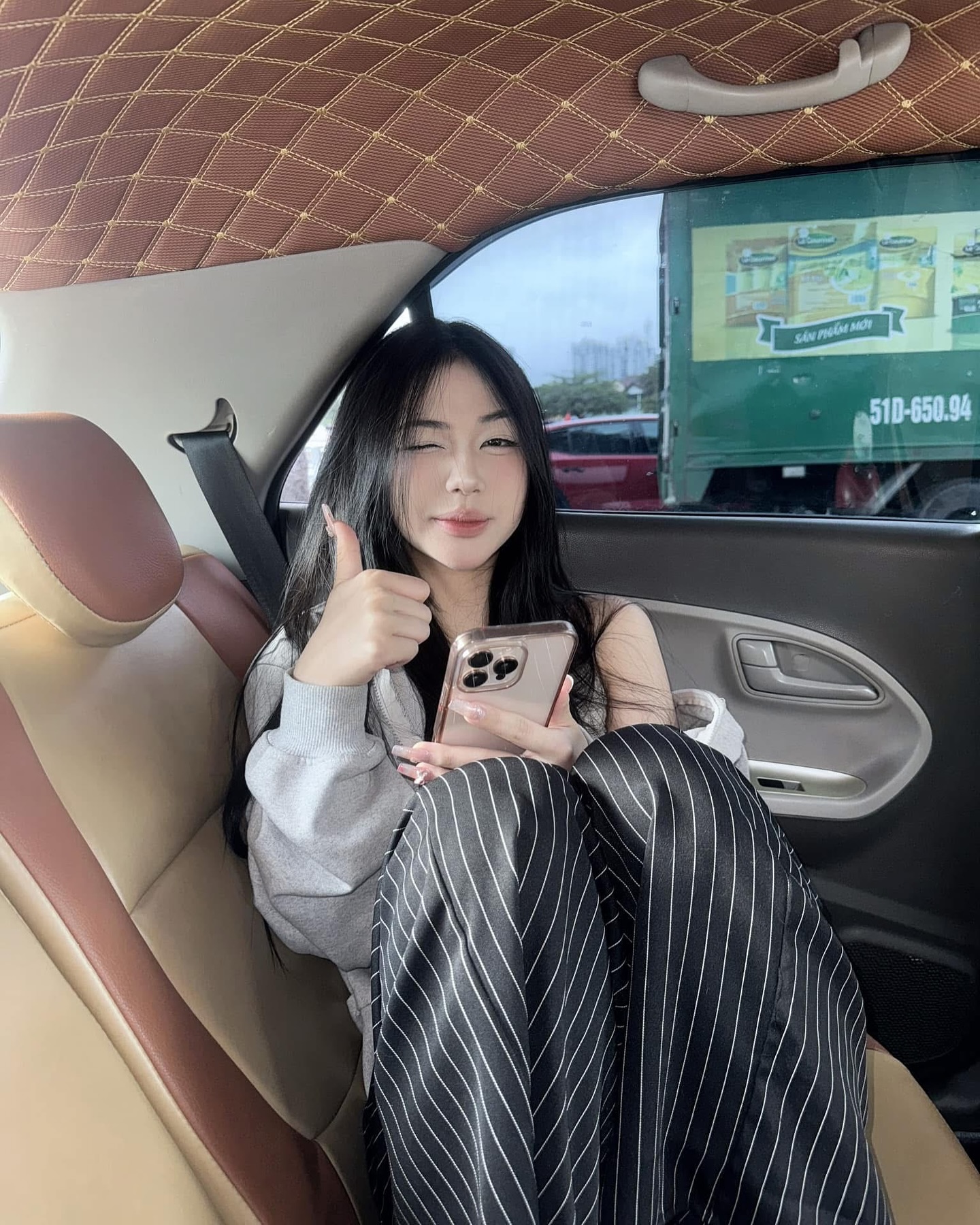 Trần Hà Linh fashion week - Sự trưởng thành trong cách xuất hiện Trần Hà Linh fashion week - Sự trưởng thành trong cách xuất hiện