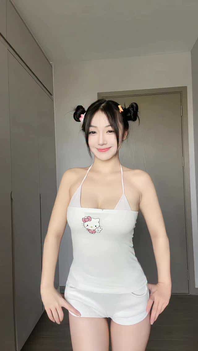 Trần Hà Linh Hello Kitty – ảnh dễ thương phong cách Kawaii