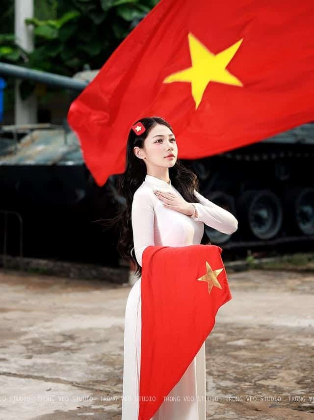 Trần Hà Linh ảnh Instagram KOC