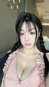 Selfie cute - Trần Hà Linh