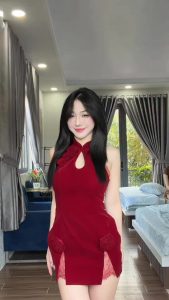 Váy đỏ - Trần Hà Linh