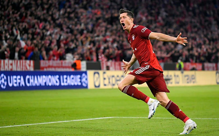 Lewandowski ăn mừng bàn thắng trong màu áo Bayern Munich