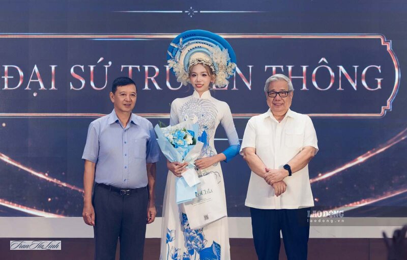 Trần Hà Linh hoa khôi - Top 5 ứng xử Trần Hà Linh hoa khôi - Top 5 ứng xử